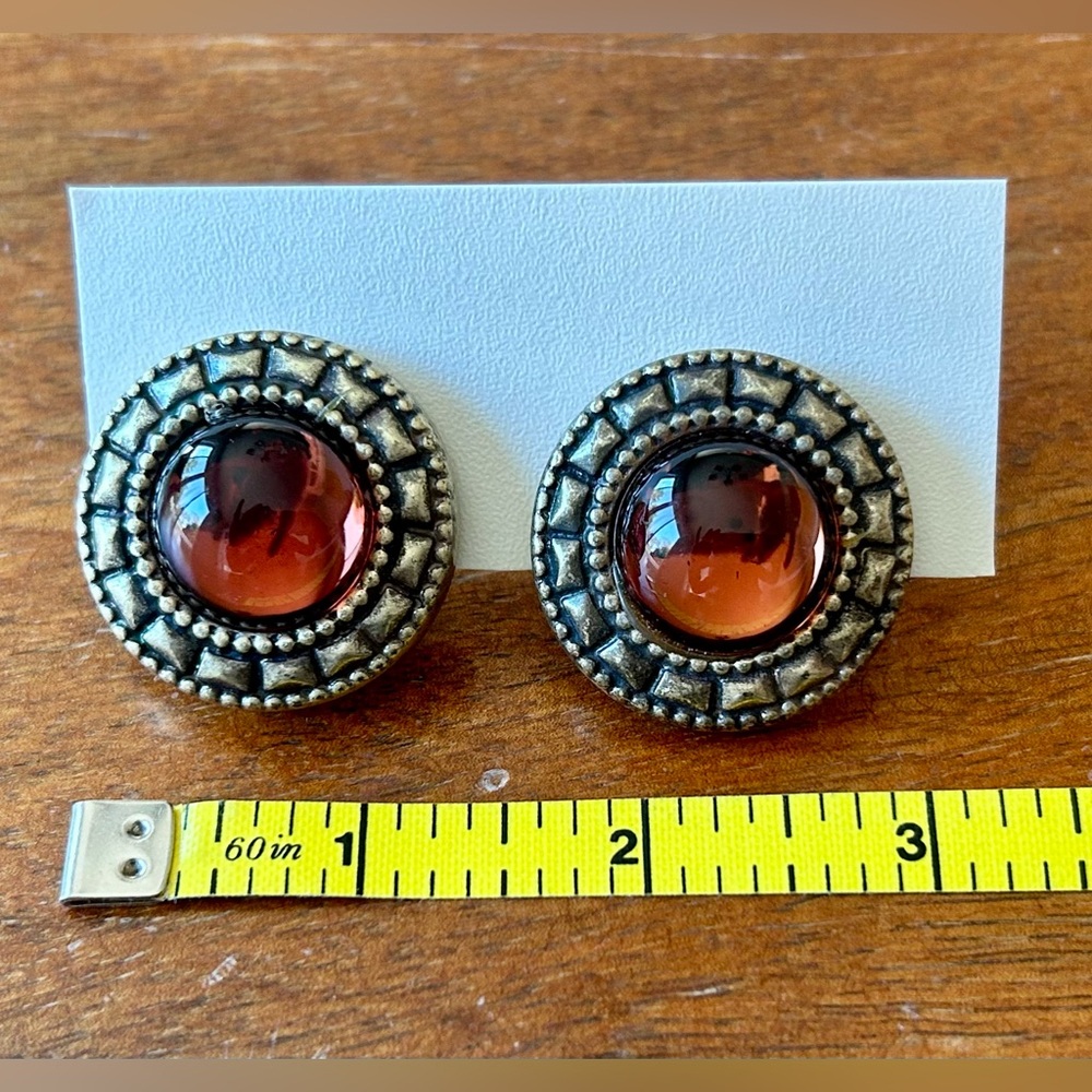 Vintage Ciner-like large Clip-on Earrings with Round Cabochon Amber Color Stone - Picture 4 of 6